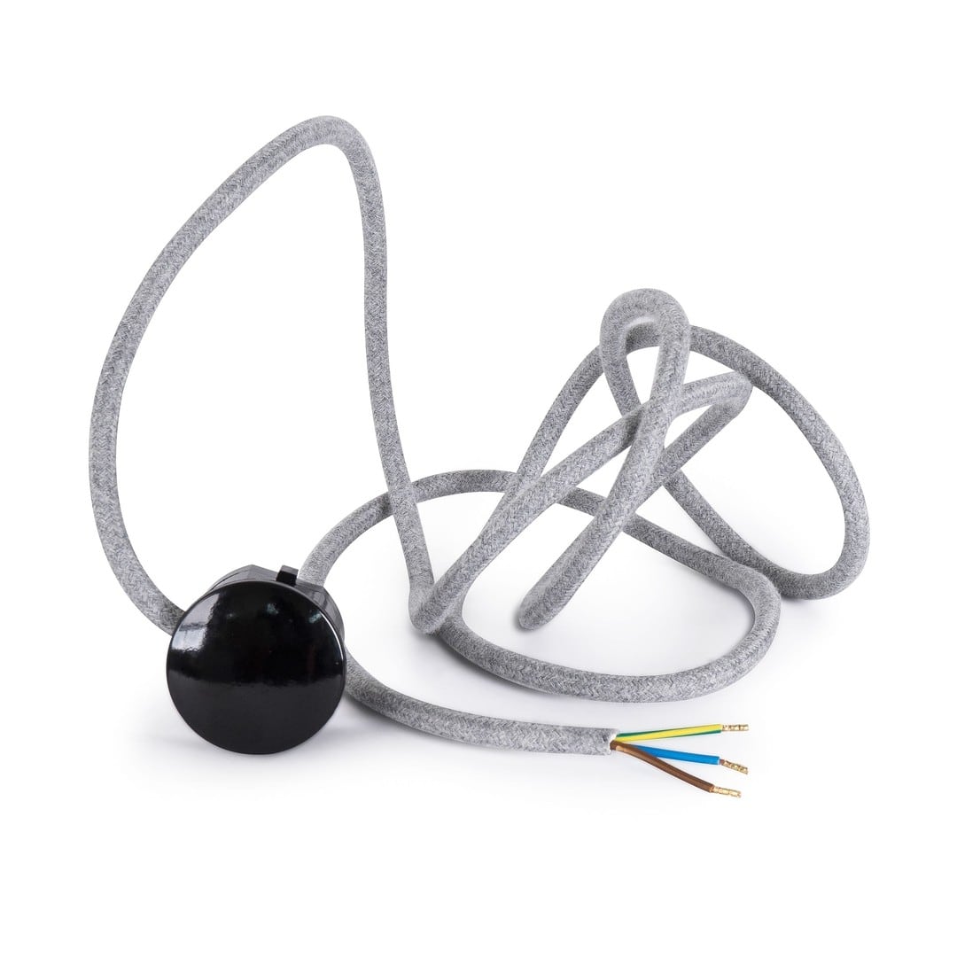 Eine Zuleitung muss nicht öde sein. Unsere neuen Textilkabel-Zuleitungen an Schuko-Steckern aus Duroplast in edler Bakelit-Optik.