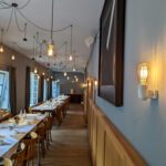 Wandfassung aus glasiertem Porzellan, 90° abgewinkelt im Esszimmer