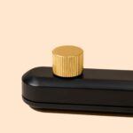 Nahaufnahme für Relight Moment Universaldimmer, schwarz, mit Drehregler aus Messing