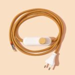 Textilkabel-Lampenzuleitung mit Relight Moment Schnurdimmer Weiß-Satin Brass und Eurostecker