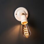 relight-era-1920-verstellbare-decken-and-wandleuchte-aus-porzellan-mit-kippgelenk-licht-an