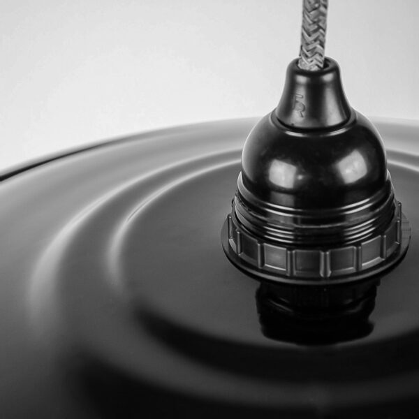 draufsicht-auf-eine-flache-industrielampe