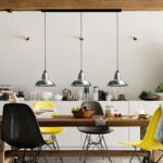 Esstisch mit Relight Alumo Hängeleuchten