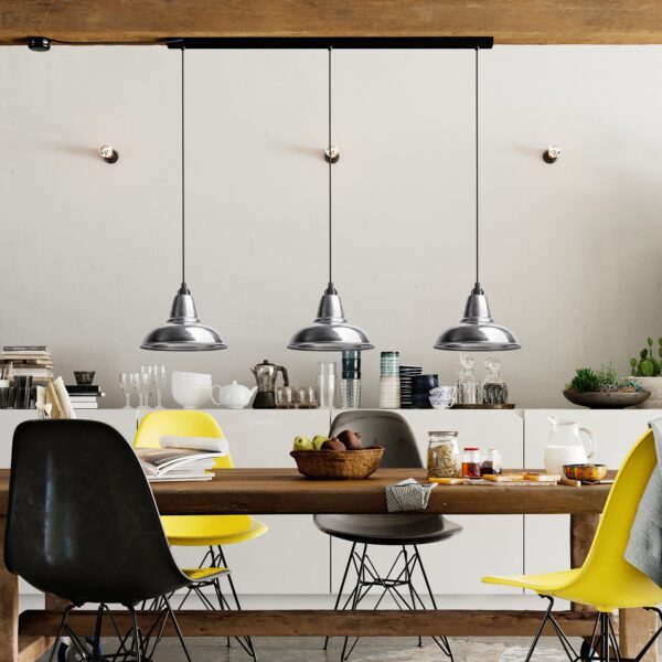 Esstisch mit Relight Alumo Hängeleuchten