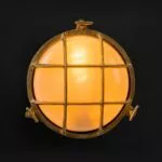Relight Helios - Große E27 Outdoor-Leuchte aus massivem Messing mit Flügelmüttern eingeschaltetem Licht 2
